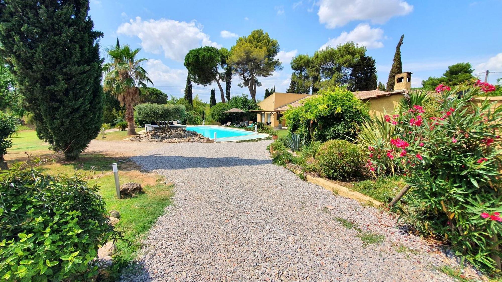 Villa Spacieuse A Beziers Avec Piscine Privee Et Jacuzzi Exterior photo